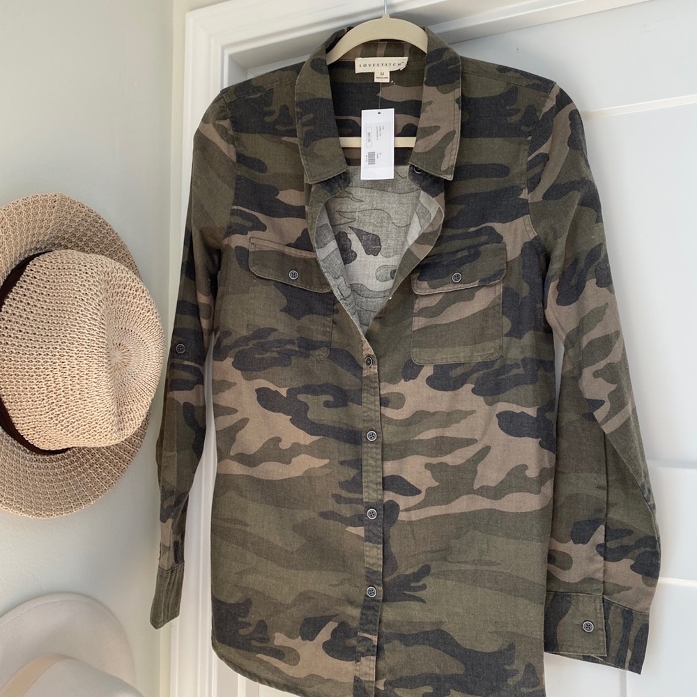 🚫 SOLD Camp Button-down